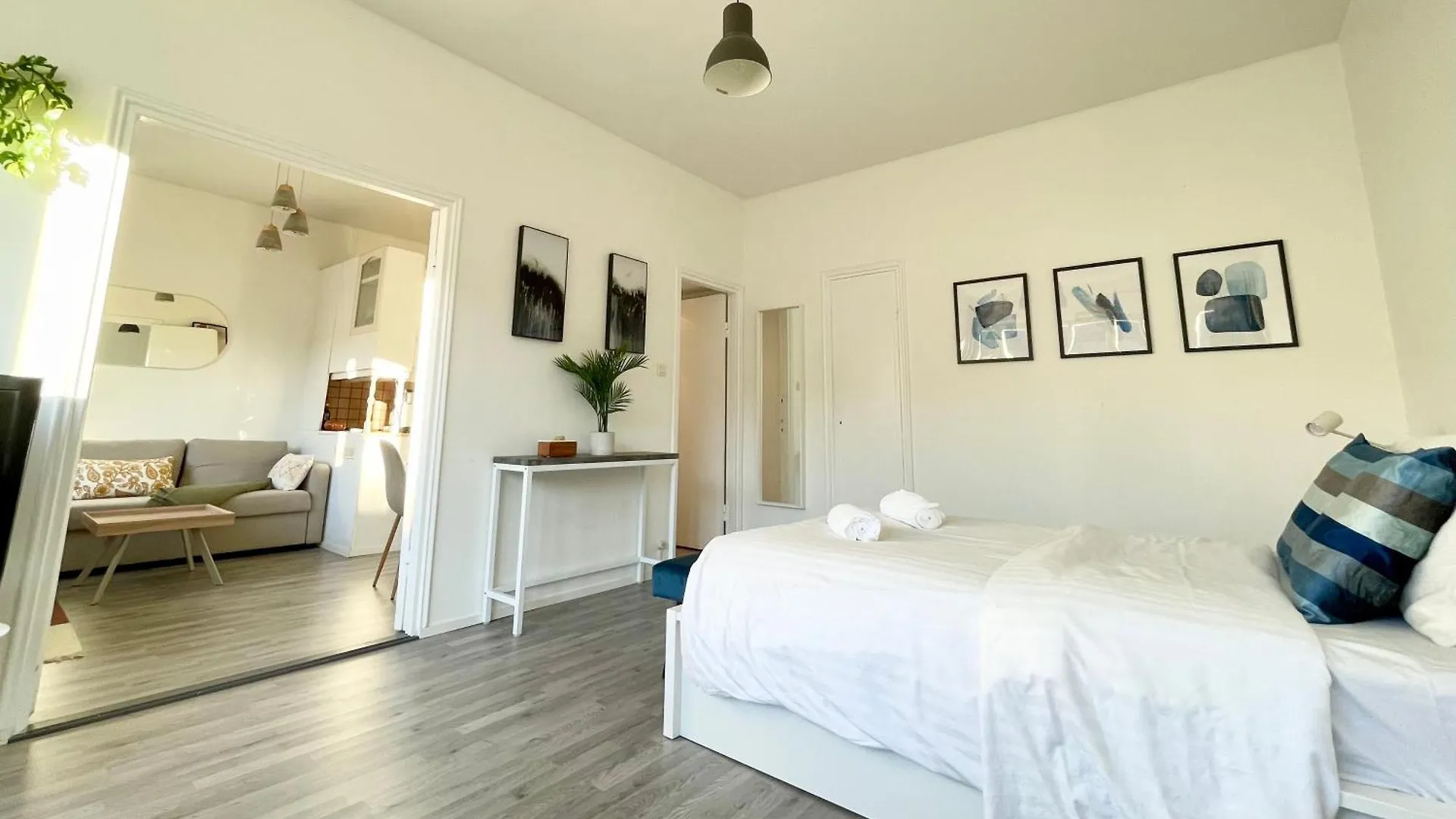 Penthouse Toeoeloe - High Ceilings, Wi-Fi, 24H Shop Apartment Helsinki