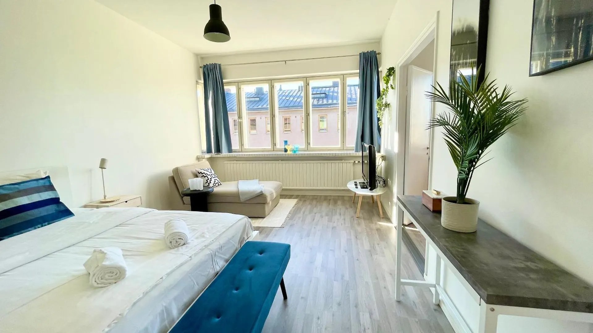 Penthouse Toeoeloe - High Ceilings, Wi-Fi, 24H Shop Apartment Helsinki Finland
