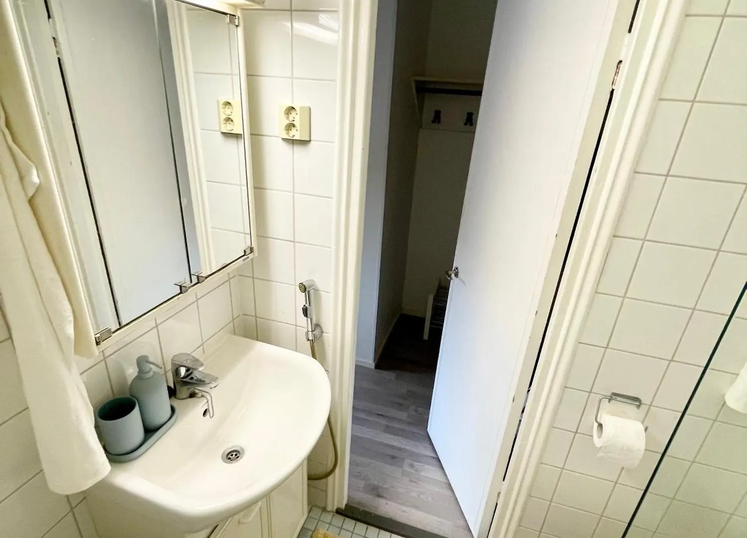Penthouse Toeoeloe - High Ceilings, Wi-Fi, 24H Shop Apartment Helsinki Finland