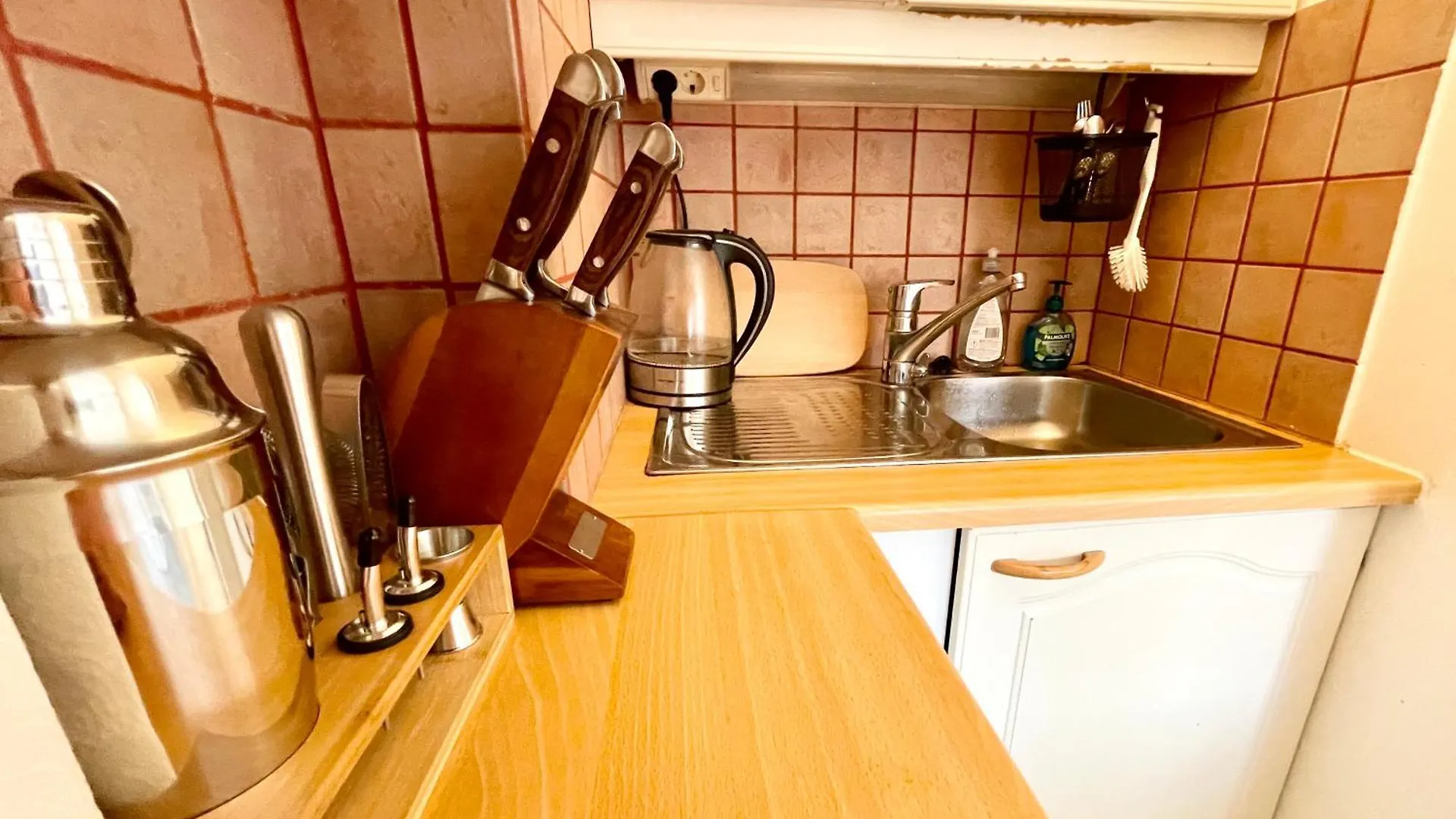 Penthouse Toeoeloe - High Ceilings, Wi-Fi, 24H Shop Apartment Helsinki