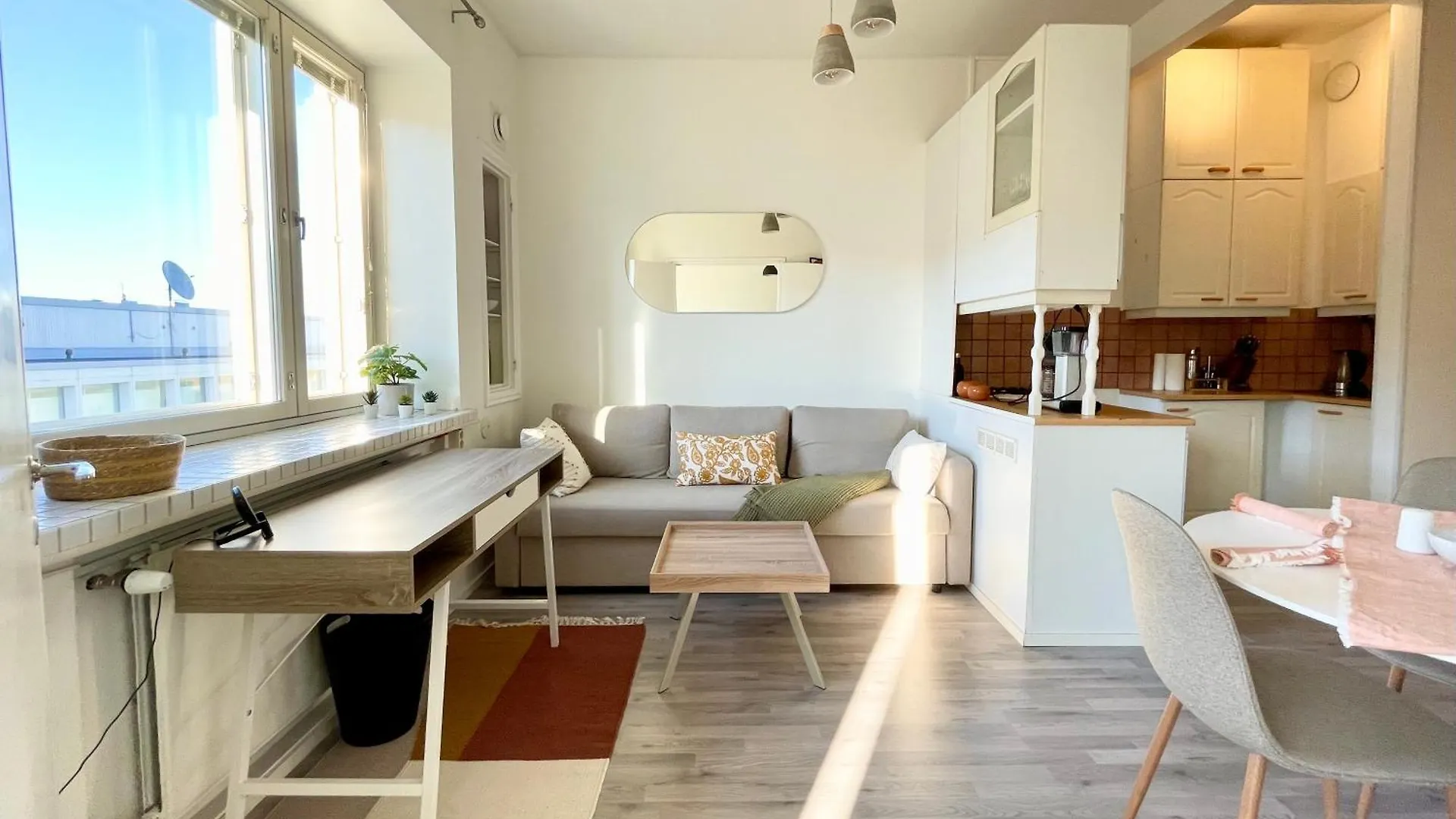 Penthouse Toeoeloe - High Ceilings, Wi-Fi, 24H Shop, Olympic Stadium Helsínquia Apartamento