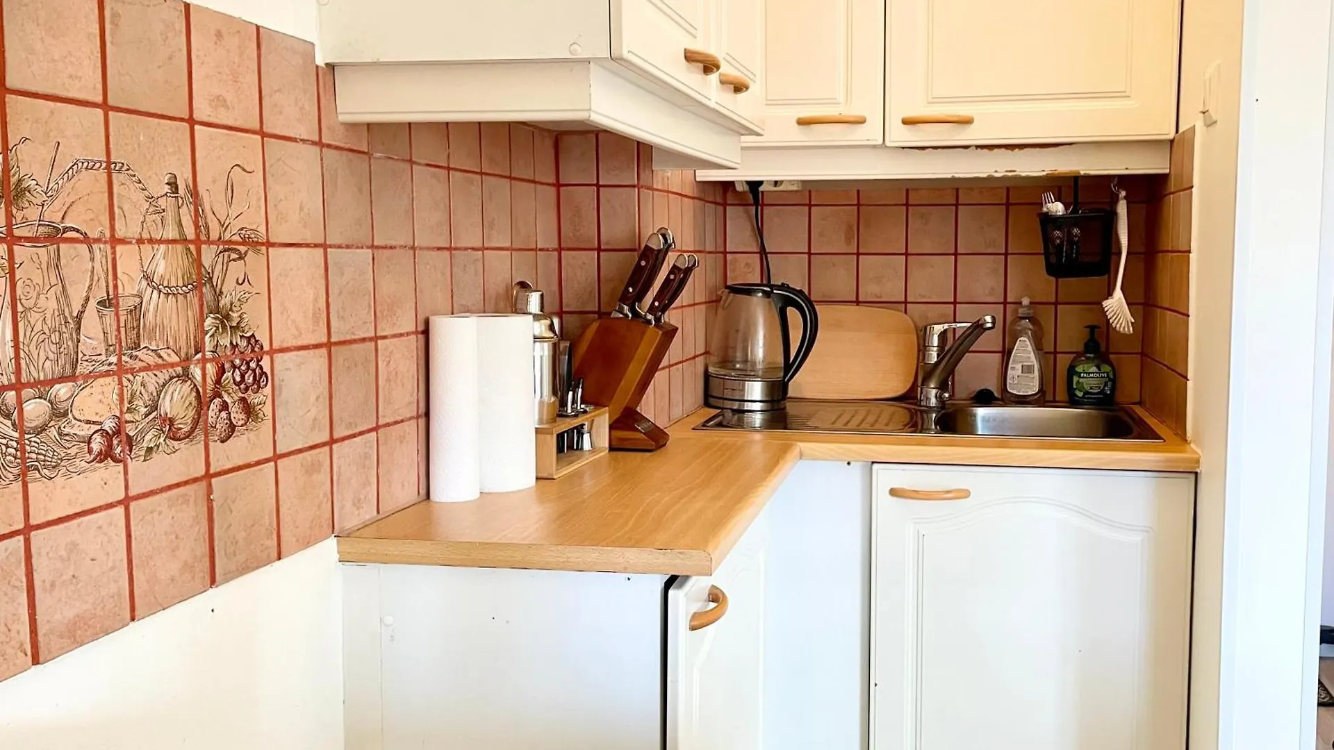 Penthouse Toeoeloe - High Ceilings, Wi-Fi, 24H Shop, Olympic Stadium Helsínquia 0*,